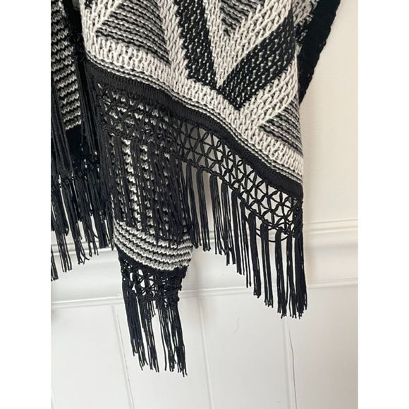 Sam Edelman Boho Southwestern Knit Sweater Poncho Size Small Oversized E111 - Picture 6 of 16